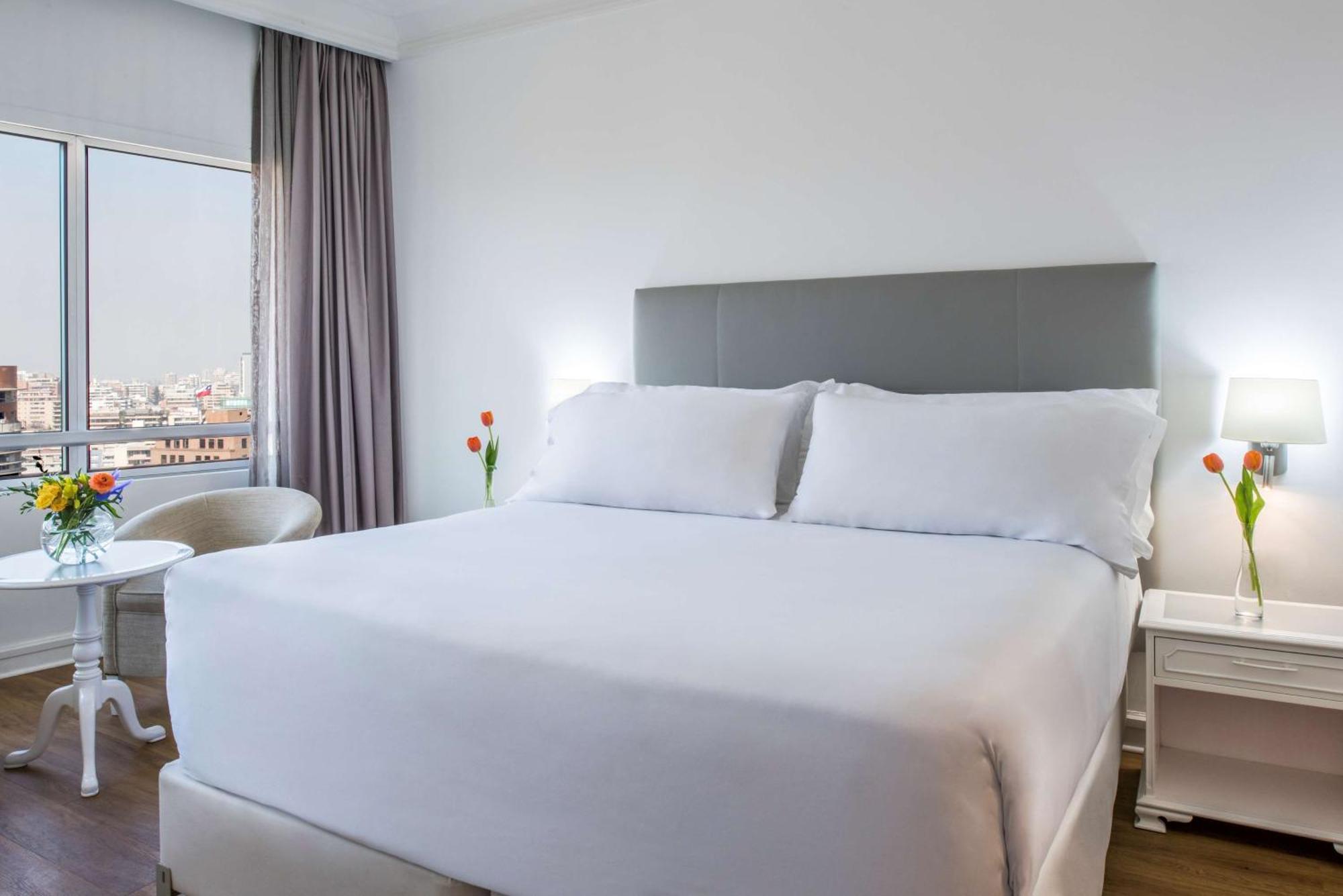 Hotel NH Collection Plaza Santiago del Cile Esterno foto A room at the hotel