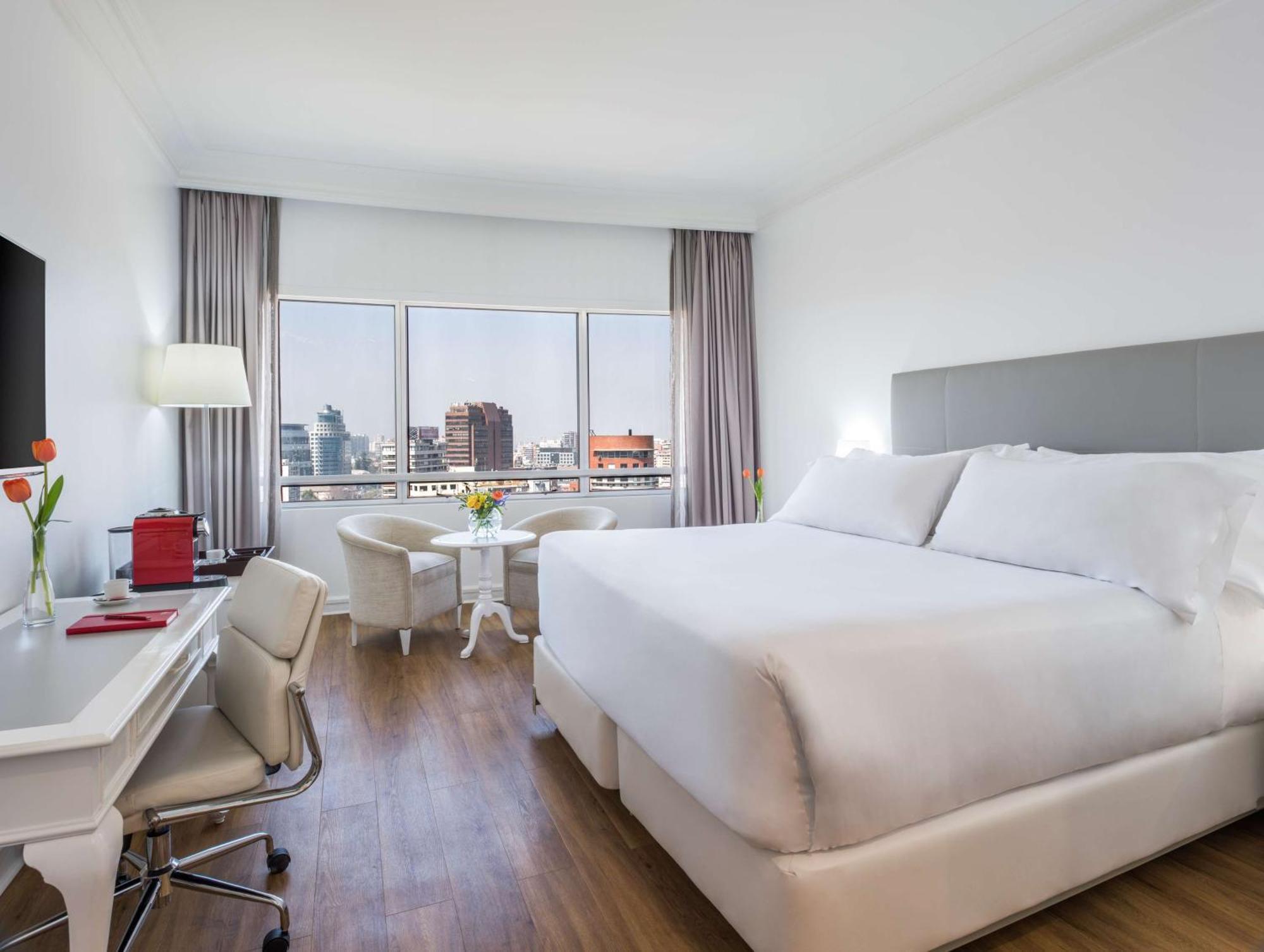Hotel NH Collection Plaza Santiago del Cile Esterno foto A room at the hotel